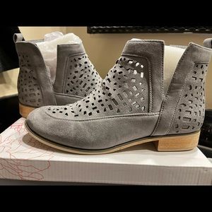 Women’s Booties 8.5